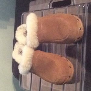 Ugg clogs